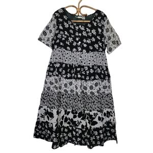 Vintage black and white floral buttondown 90s summer dress